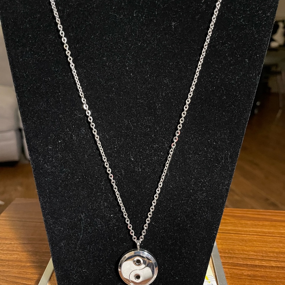 Yin yang locket diffuser - Picture 2 of 3